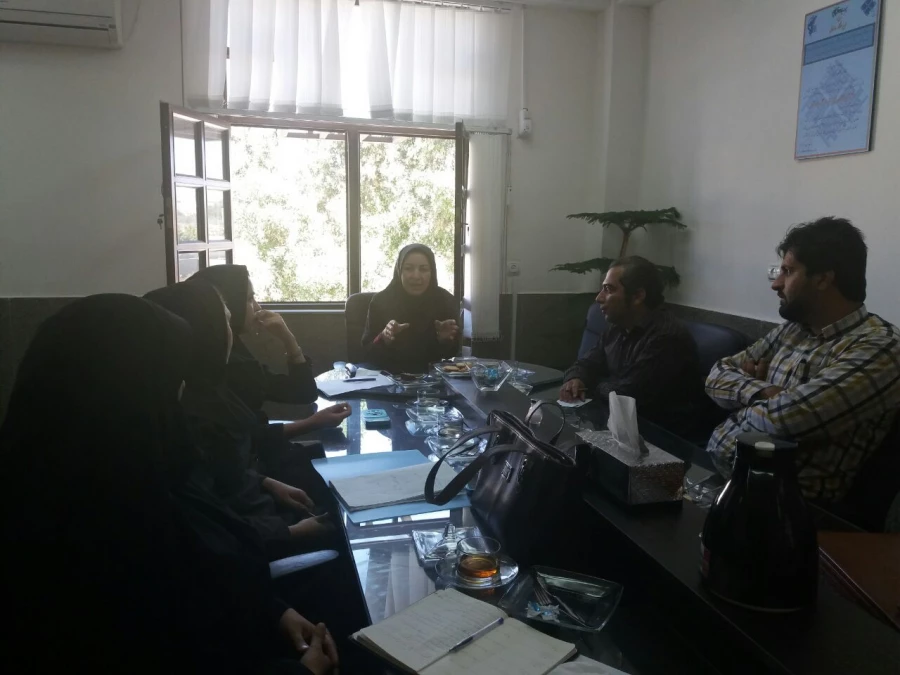 در راستای گرامیداشت  هفته ی پژوهش جلسه ی کمیته ی پژوهش در مورخه ی 23/09/95 با حضور ریاست محترم مرکز برگزار گردید.