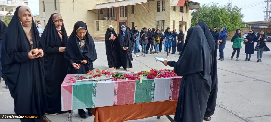 استقبال از شهدای گمنام در آموزشکده فنی و حرفه ای دختران بندرعباس 3