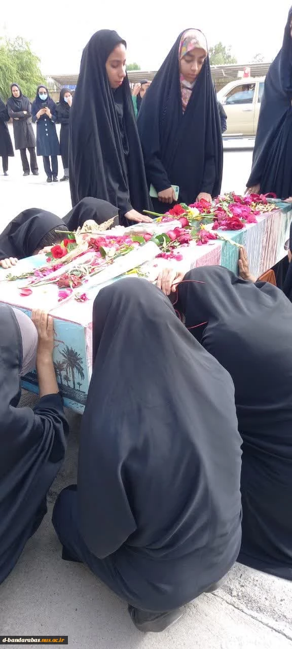 استقبال از شهدای گمنام در آموزشکده فنی و حرفه ای دختران بندرعباس 5